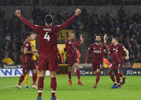  萨拉赫传射建功利物浦登顶积分榜  